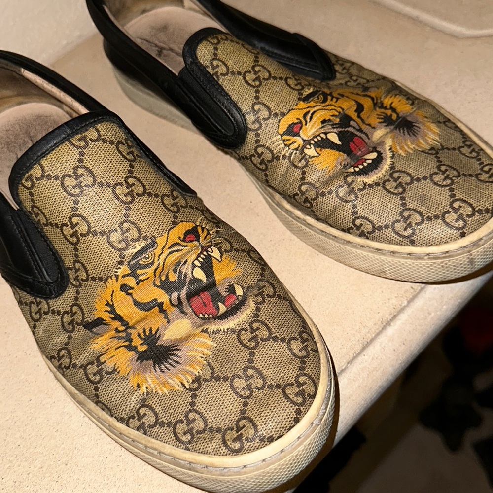 Gucci Men shoes Black/Beige Tiger Size 10 1/2 Used